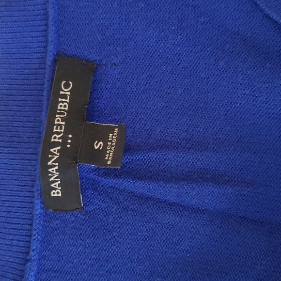Banana Republic V-Neck Sweater - Picture 4 of 4